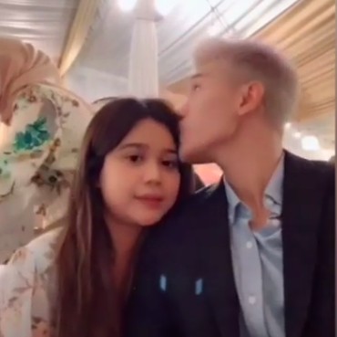 Julian Jacob Cium Brisia Jodie, Netizen Singgung soal Marion Jola