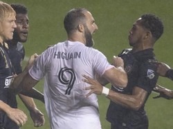 Debut Higuain di Inter Miami: Gagal Penalti, Ribut dengan Lawan, Kalah