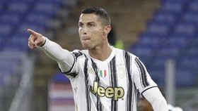 Cristiano Ronaldo Resmi Pemain Tersubur di Kolong Langit