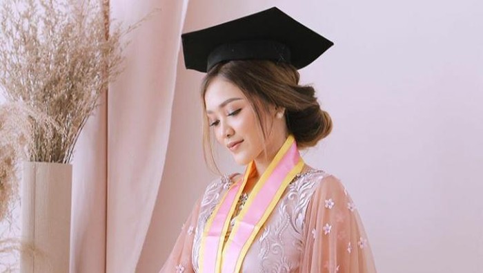 6 Model High Heels untuk Maksimalkan Penampilan Saat Wisuda