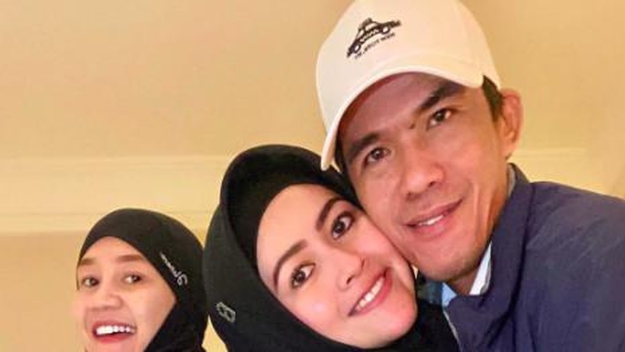 meggy wulandari pamer wajah suami