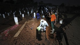 Jenazah Covid-19 Ditolak Warga di Padang, Makam Dibongkar