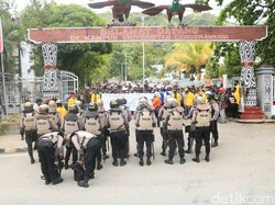 Tak Kantongi Izin, Demo Tolak Otsus di Jayapura Dibubarkan Polisi