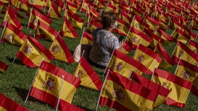 FOTO: 50 Ribu Bendera Spanyol, Penghormatan bagi Korban Covid