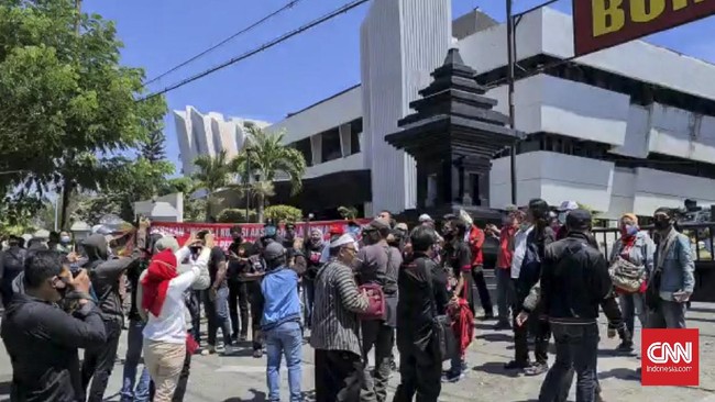 Silaturahmi akbar KAMI di Jawa Timur rencananya dihadiri Jenderal TNI (Purn) Gatot Nurmantyo dan Din Syamsuddin, namun batal digelar karena ada penolakan.