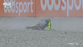 VIDEO: Detik-detik Rossi Jatuh di MotoGP Catalunya 2020
