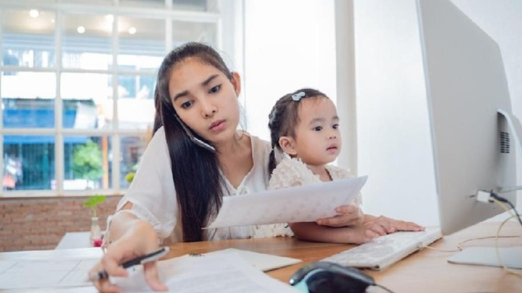 Apa Bunda yang jadi wanita karier ada rencana wawancara kerja via telepon dalam waktu dekat? Coba ikuti tips berikut ini agar lolos wawancara kerja via telepon.