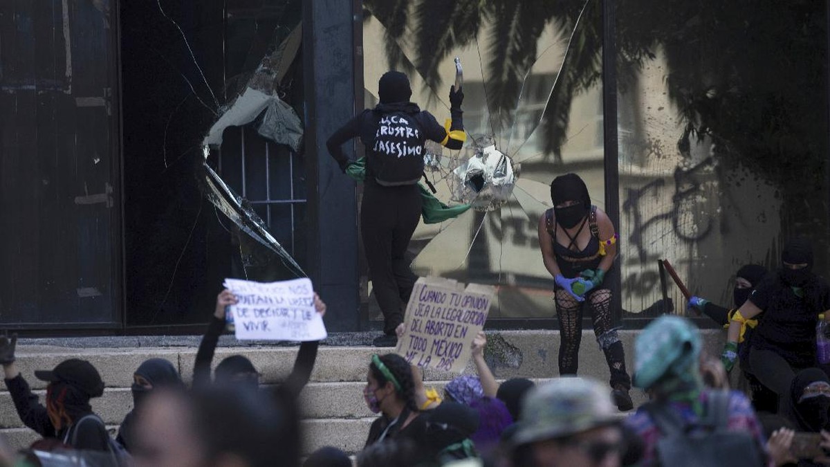 FOTO: Bentrok Wanita Meksiko-Polisi Tuntut Aborsi Legal