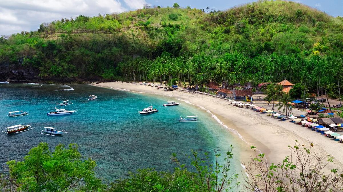 Pantai Crystal Bay Nusa Penida Bali Banjir, Aktivitas Wisata Ditutup