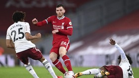 Robertson Cedera, Liverpool dalam Masalah
