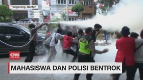 VIDEO: Mahasiswa dan Polisi Bentrok
