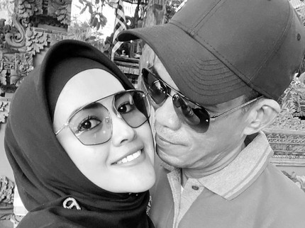 5 Potret Meggy Wulandari Bersama Suami Barunya yang Makin Mesra