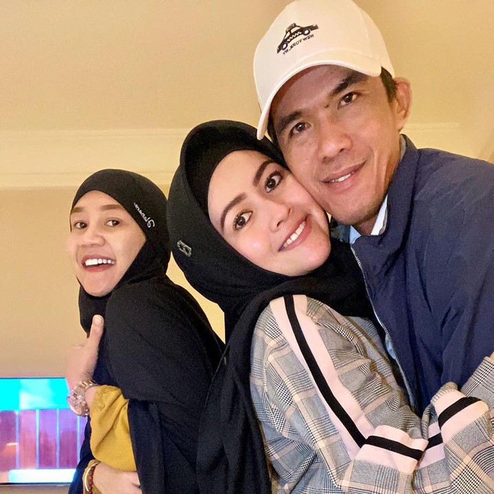 <p>Layaknya pengantin baru, Meggy dan sang suami selalu tampil mesra. Meggy bahkan sering melontarkan kalimat romantis untuk suaminya, Bunda. (Foto: Instagram @meggywulandari_real)</p>