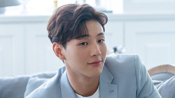8 Karakter dalam Drama yang Diperankan Aktor Tampan Ji Soo