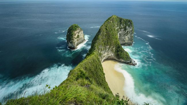 Kelingking Beach Bali: Info Rute, Daya Tarik, dan Harga Tiket