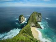 25 Wisatawan Terjebak saat Kebakaran di Pantai Kelingking Bali