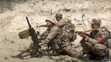 Perang Azerbaijan Armenia In this image taken from footage released by Azerbaijan's Defense Ministry on Sunday, Sept. 27, 2020, Azerbaijan's soldiers fire from a mortar at the contact line of the self-proclaimed Republic of Nagorno-Karabakh, Azerbaijan. Fighting between Armenian and Azerbaijani forces over the disputed separatist region of Nagorno-Karabakh continued on Monday morning after erupting the day before, with both sides blaming each other for resuming the attacks. (Azerbaijan's Defense Ministry via AP)