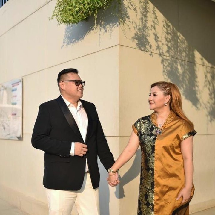 <p>Merayakan ulang tahu pernikahan pertama mereka, Reza Bukan memberikan caption manis di Instagram-nya. <em>"I got no caption, but i got love to give you until the end."</em> (Foto: Facebook)</p>