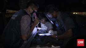 FOTO: Sensus Penduduk Tunawisma Saat Tengah Malam