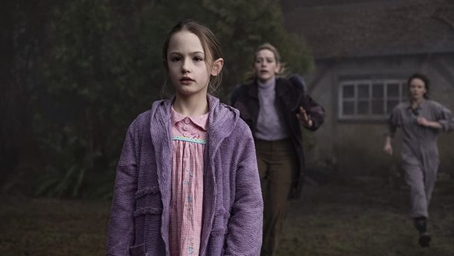 Mike Flanagan mengungkap perbedaan antara serial The Haunting of Hill House dan sekuelnya, The Haunting of Bly Manor.