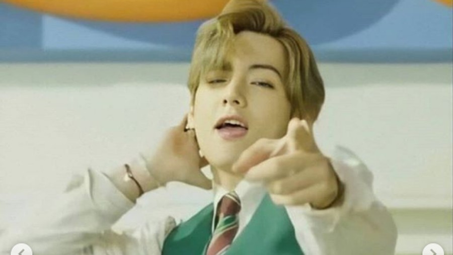 V BTS di videoklip Dynamite V BTS di videoklip Dynamite