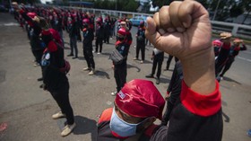 Aparat Adang Buruh Penentang RUU Ciptaker dari Luar Jakarta