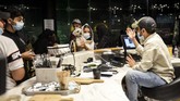 FOTO: The Barking Lot, Kafe Anjing Pertama di Arab Saudi Di The Barking Lot, majikan bisa santai minum kopi sembari bermain dengan anjing peliharaannya