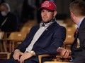 Trump Undang Juara UFC Covington di Debat Capres AS