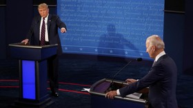 Hinaan dan Interupsi Trump Kacaukan Debat Capres AS