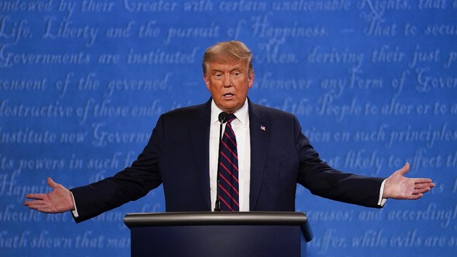 Calon presiden petahana Amerika Serikat Donald Trump membuka debat terakhir dengan mengklaim bahwa kasus covid-19 di AS telah turun drastis.