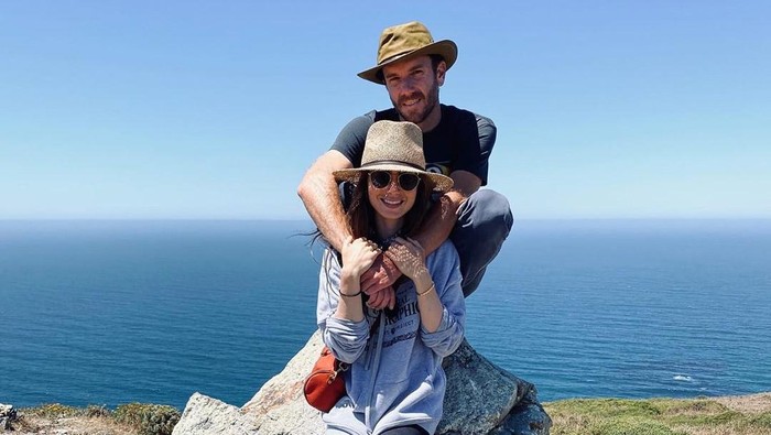 Dilamar, Ini Perjalanan Cinta Lily Collins dan Charlie McDowell