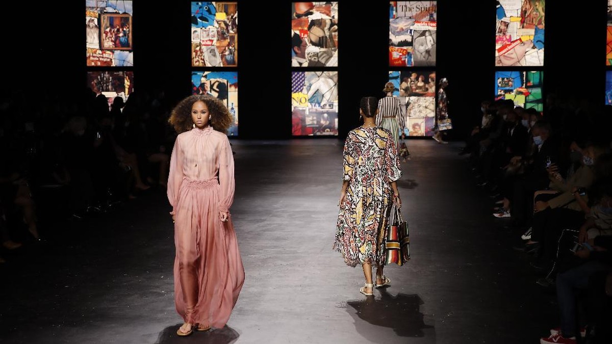 FOTO: Pikat Kain Endek Bali ala Dior di Paris