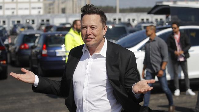 Elon Musk mengganti nama julukannya di Twitter menjadi 'Elona Musk'.