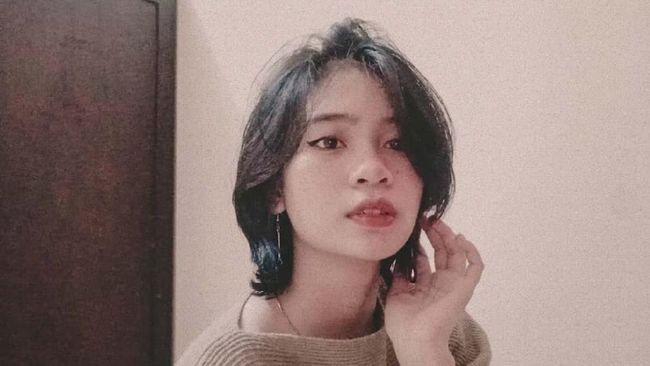 Salah satu anggota grup JKT48, Flora Shafiq, dipastikan terinfeksi penyakit akibat virus corona atau Covid-19.