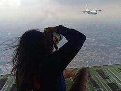 Kisah Sasan Tantang Angin dan Bahaya Demi Foto Pesawat Tempur