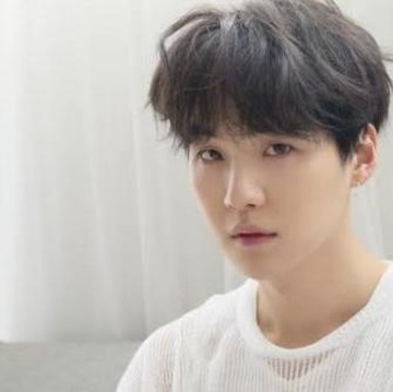 Gantengnya 6 Idol K-Pop Ini Bikin Mereka Masuk Nominasi 