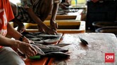 FOTO: Sentra Penjualan Ikan Mulai Lesu Saat Pandemi Corona Para nelayan masih aktif menangkap ikan di tengah pandemi corona. Sayangnya, pembelian mulai lesu, terutama ekspor hasil laut.