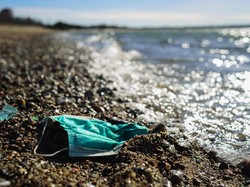 Duh! Pantai Populer Inggris Penuh Sampah Masker