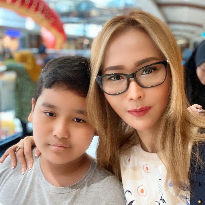 <p>Yusuf Ivander Damares atau akrab disapa Ivan adalah putra semata wayang pedangdut Inul Daratista, Bunda. (Foto: Instagram @inul.d)</p>