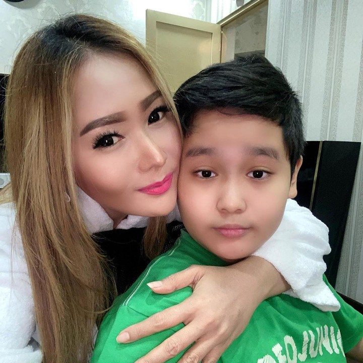 <p>Setuju ya, Bunda? Ibu dan anak ini mirip banget. (Foto: Instagram @inul.d)</p>