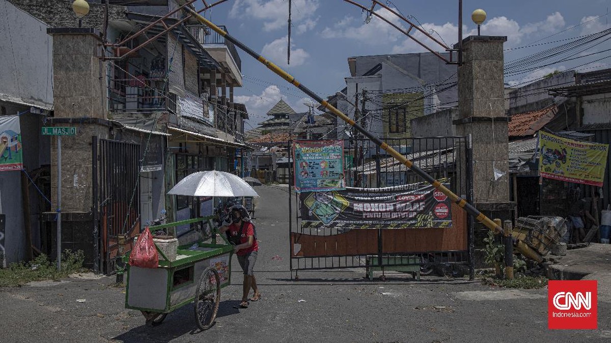 FOTO: Mini Lockdown untuk Menahan Laju Penularan Covid