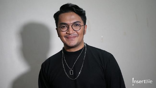 Belum Kepikiran Menikah, Ihsan Tarore Masih Prioritaskan Ibunda