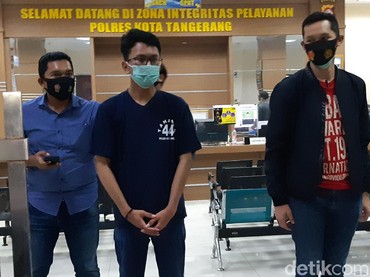 img-title Coret Musala 'Saya Kafir' dan 'Antiislam', Mahasiswa Ini Ditangkap