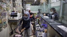Rupiah Perkasa ke Rp14.374 di Tengah Ancaman Suku Bunga AS
