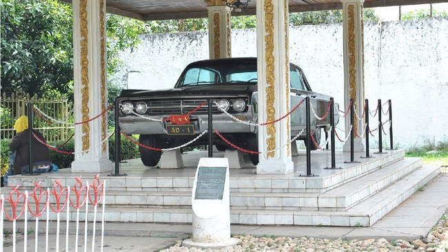 Deretan mobil yang menjadi saksi bisu peristiwa G30S/PKI atau Gerakan 30 September PKI dipajang di kawasan Lubang Buaya, Jakarta Timur.