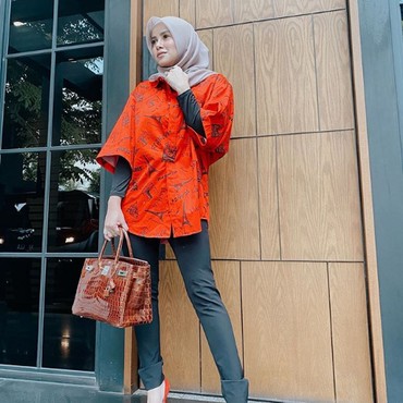 Olla Ramlan Jadi Brand Ambassador Produk Kecantikan Mengandung Emas