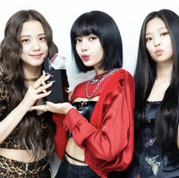img-title Penampilan BLACKPINK dengan Rambut Pendek, Makin Stunning!