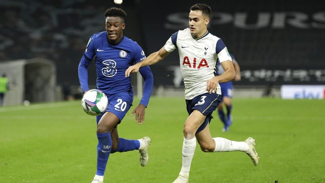 Tottenham Hotspur berhasil melangkah ke perempat final Piala Liga Inggris setelah menang adu penalti atas Chelsea 5-4 (1-1).