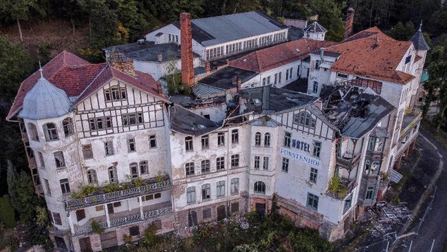 Wisatawan menghabiskan 100 pound sterling atau sekitar Rp1,8 juta per malam untuk bisa menginap di bekas kamp liburan Nazi, Prora Solitaire Apartments & Spa.