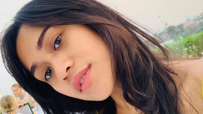 8 Pesona Prita Aunalal, Asisten Nia Ramadhani yang Cantik Berkulit Eksotis 8 Pesona Prita Aunalal, Asisten Nia Ramadhani yang Cantik Berkulit Eksotis